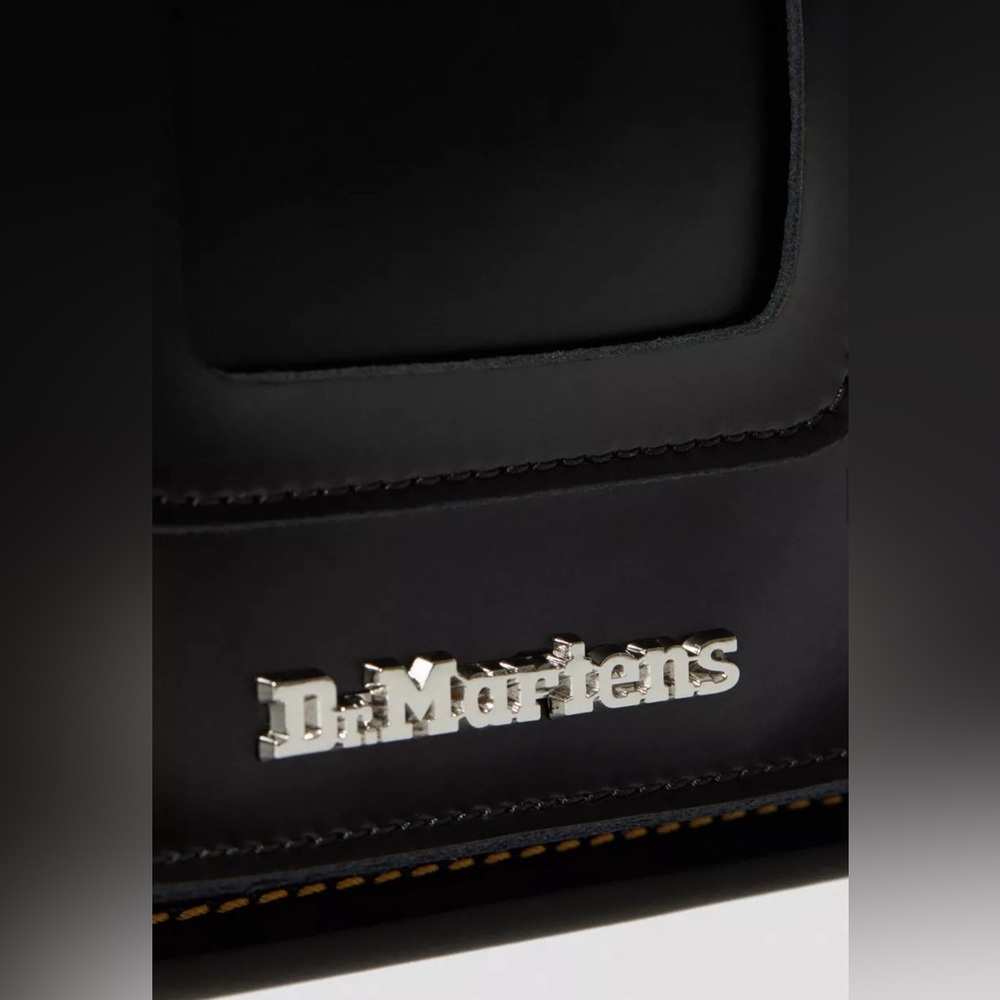 Dr. Martens 11 inch Leather Messenger Bag - Picture 4 of 15